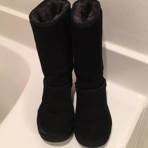 UGG tall fur lined black boots